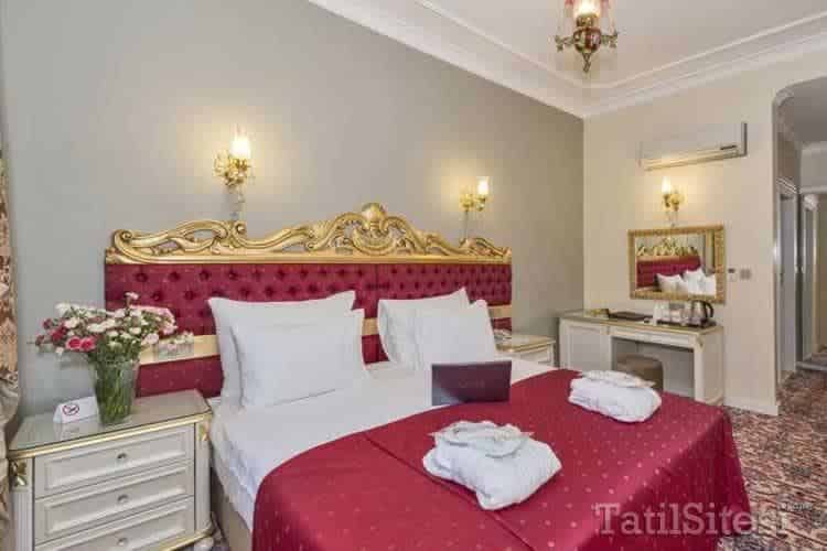 By Murat Crown Hotel